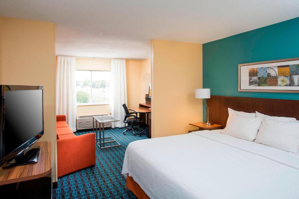 Deluxe King Room interior